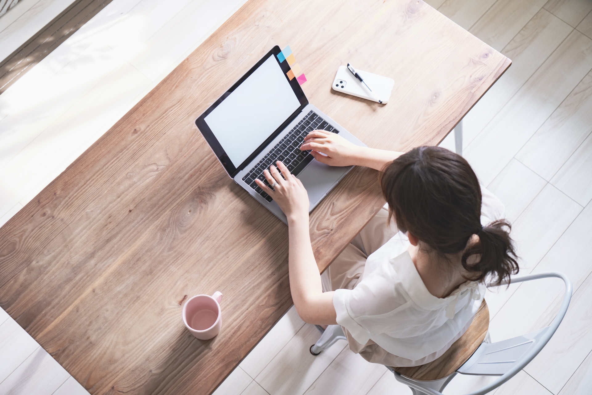 自宅で月収10万円以上も夢じゃない！今すぐ始められる在宅ワーク・リモート副業の完全ガイド